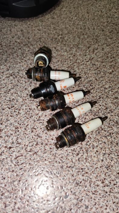 Продам новые свечи на Зил