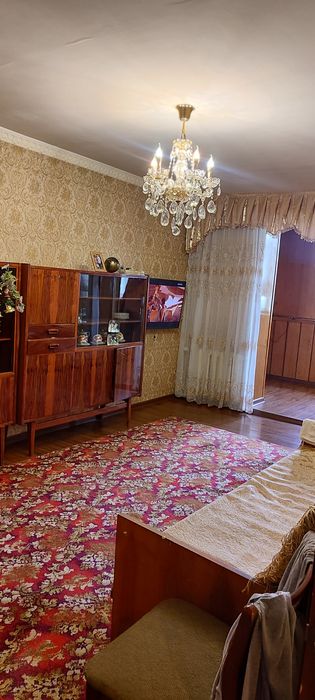 Метро БИЙ, 3 комнатная кирпич балкон 2*6  78 м.кв парковка