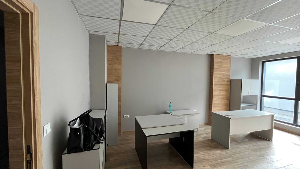 Дава се под наем Офис в Бургас, Изгрев - 40 кв.м за 140 € - Снимка #3