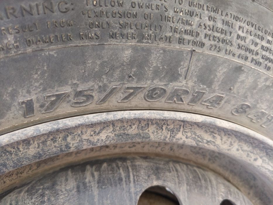 Продам 2 колеса с шинами