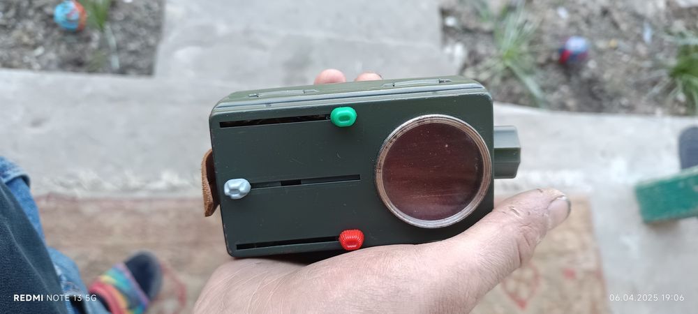 Vând lanterna veche de Armata