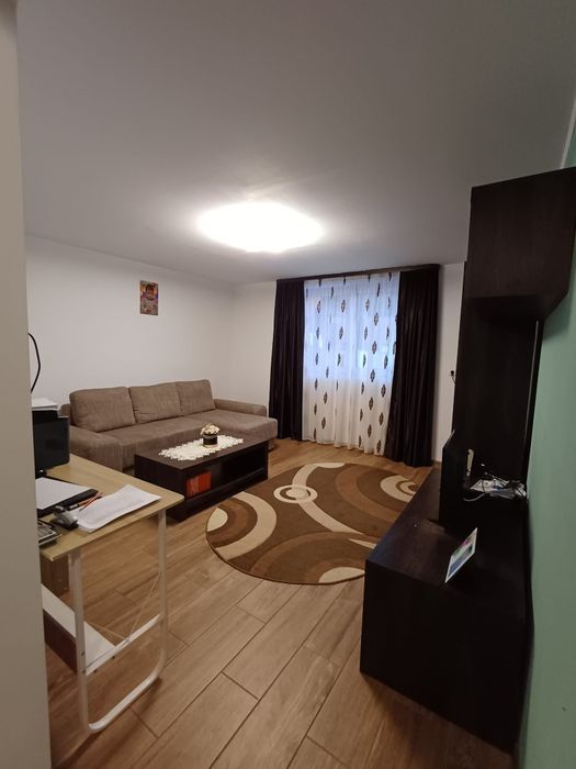 Vând casa cu etaj mobilata și utilata