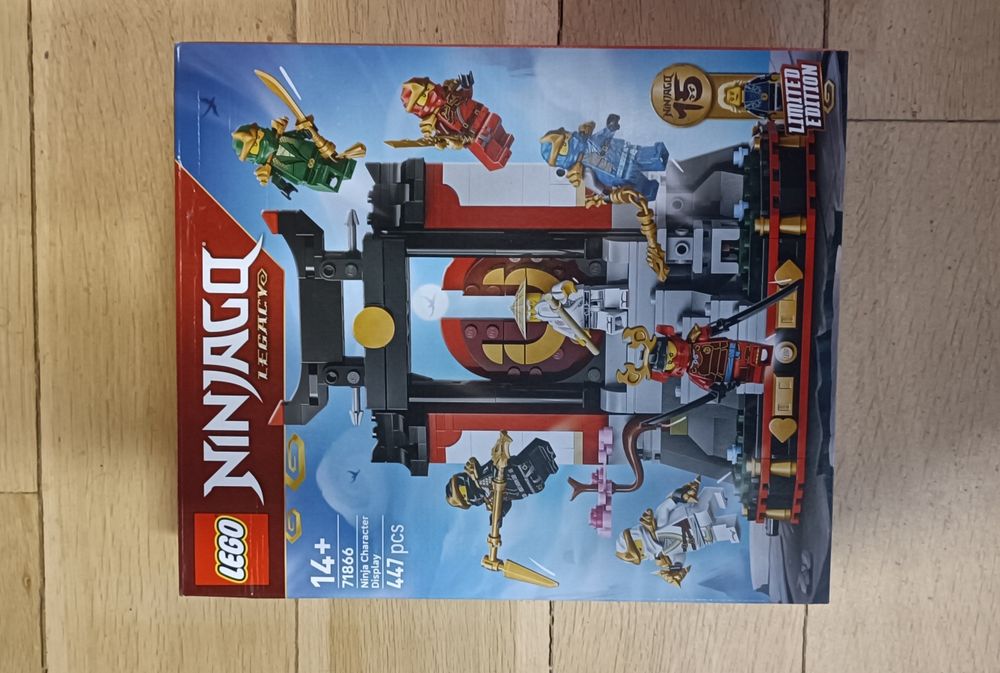 Lego NINJAGO 71866 - Ninja Character Display 15th Anniversary