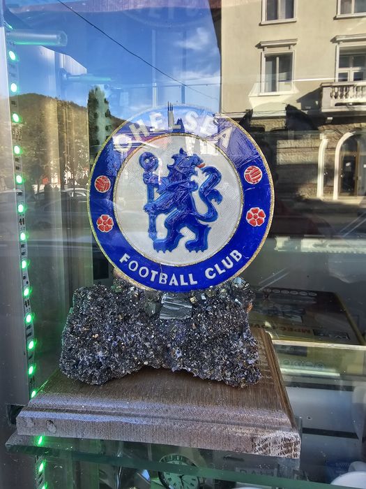 Изработка на футболни емблеми с кристали