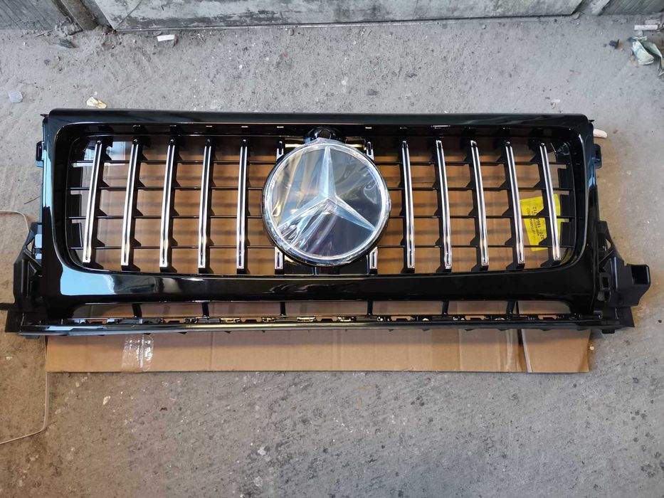 Предна решетка за Мерцедес G-class W464 черна със сребристи ленти