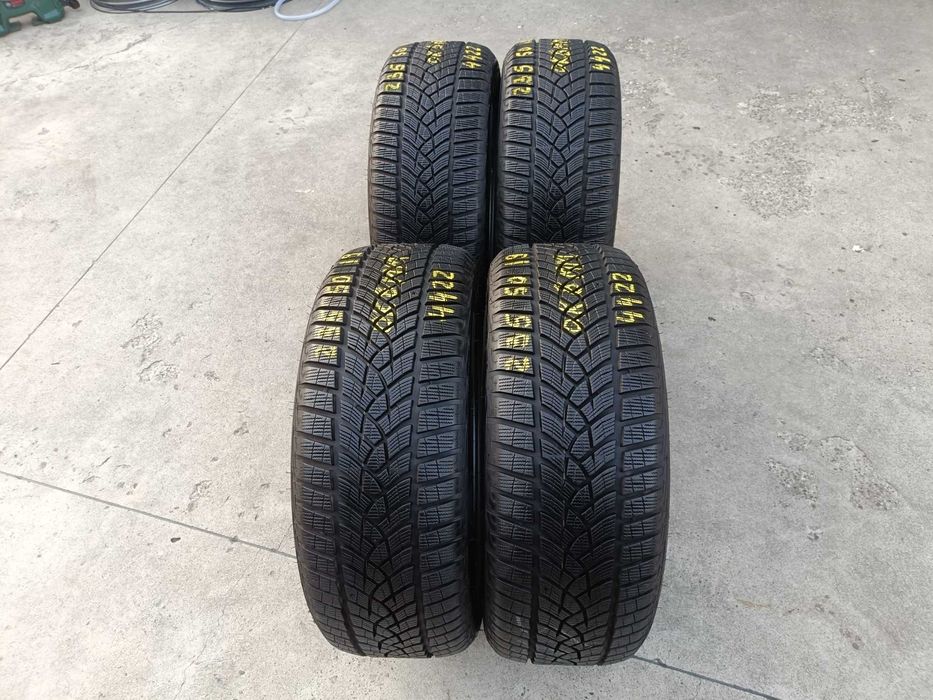 Set 4 anvelope de iarna 235 50 19 goodyear ultragripperformance  profil 8 mm 4422