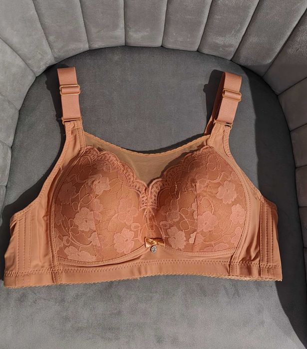 Голям сутиен р-р XL