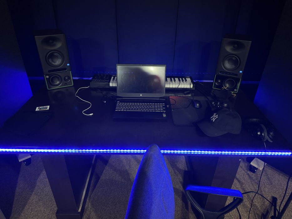 Продам стол в хорошем состоянии