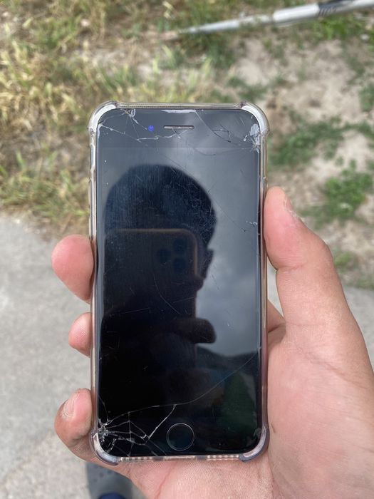 IPhone SE 64 tali narxi kelishiladi srochna