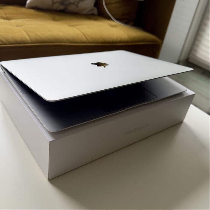MacBook Air 13.3” M1 с кутия