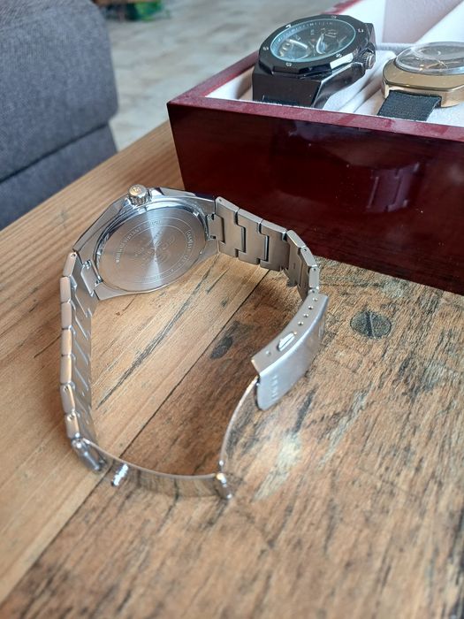 Продавам лот от часовници swatch, panerai, casio, poljot, parkside