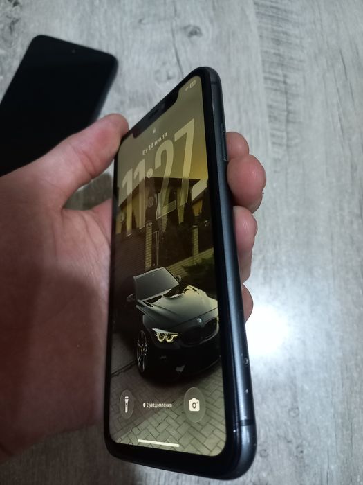 Iphone 11 sotiladi srochni