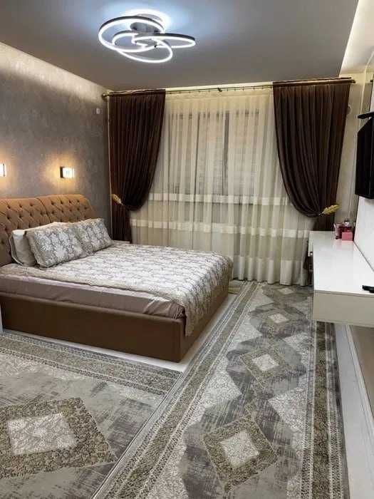 Замона туйхона якинида 5 хона дублех квартира сотилади !