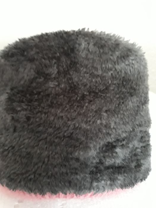 Caciula roz cu blana