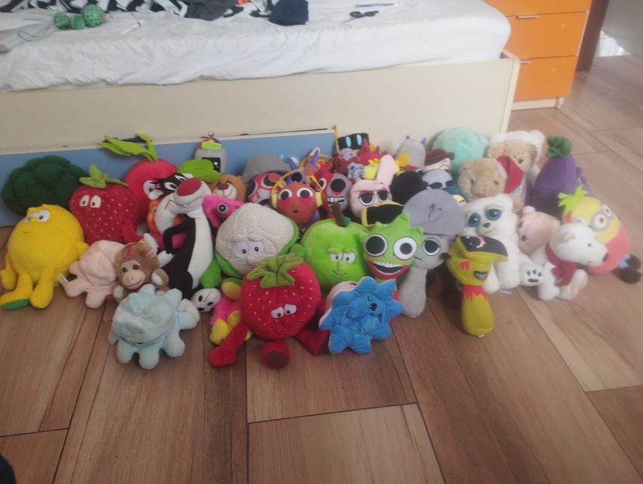 Jucării de pluș diferite