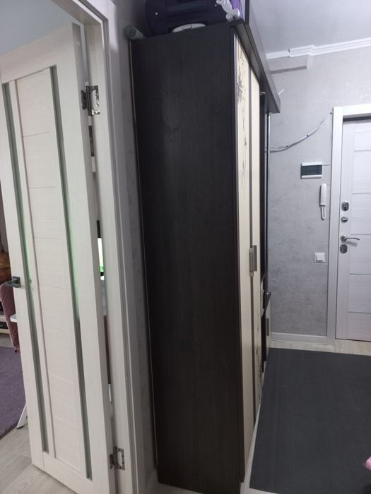 Шкаф в прихожую продам