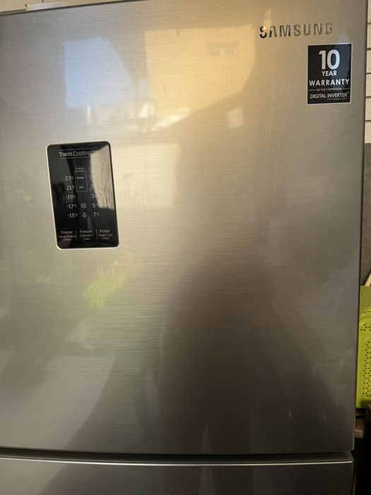 Продается холодильник Самсунг двухкамерный