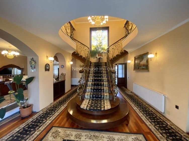 Vilă stil  baroc de vânzare