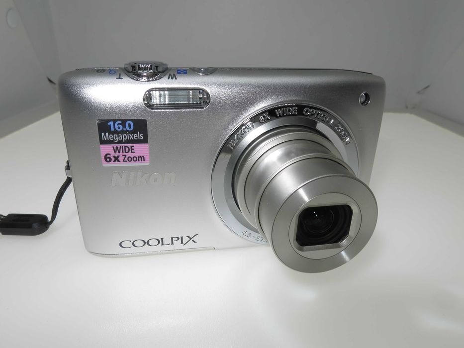 Nikon Coolpix S2700 компактен цифров фотоапарат камера отличен НОВ
