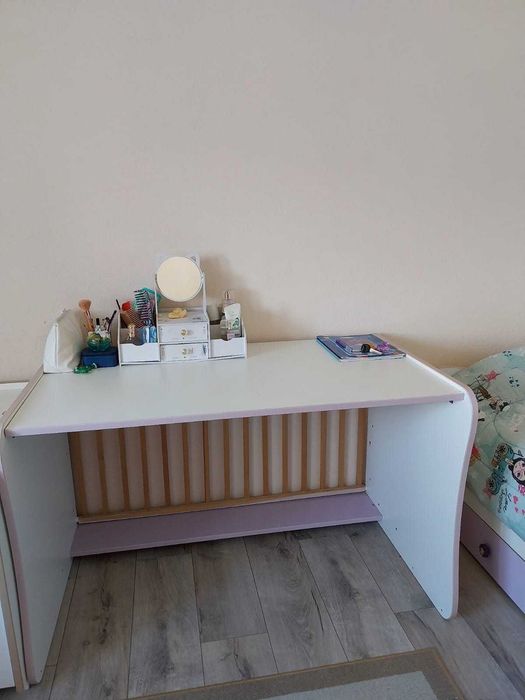 Детски легла с нощни шкафчета и бюра