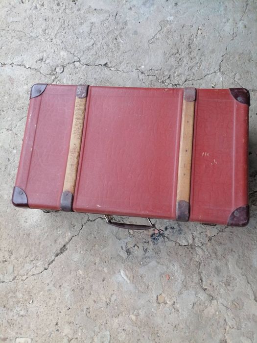 Ретро куфари от пресован картон