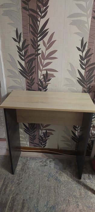 Продам столик бу в идеальном состоянии