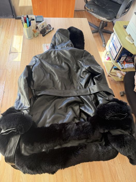 Продавам два броя зимни якета за момичета