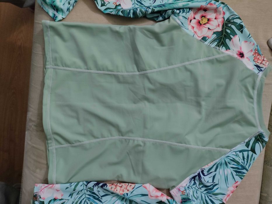 Спортен бански за сърф