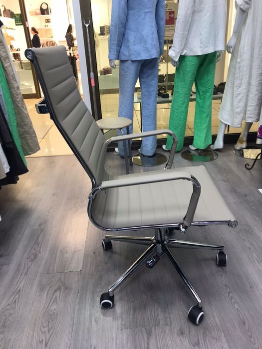 Новое офисное кресло