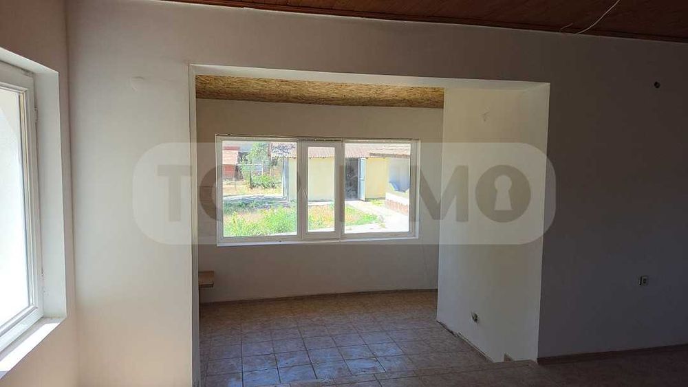 Реновирана къща в село Дропла