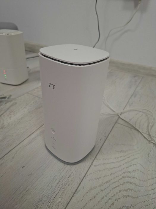 Router wireless cu SIM ZTE MC888 Pro 5G Wi-Fi 6 3600Mbps NFC Mesh