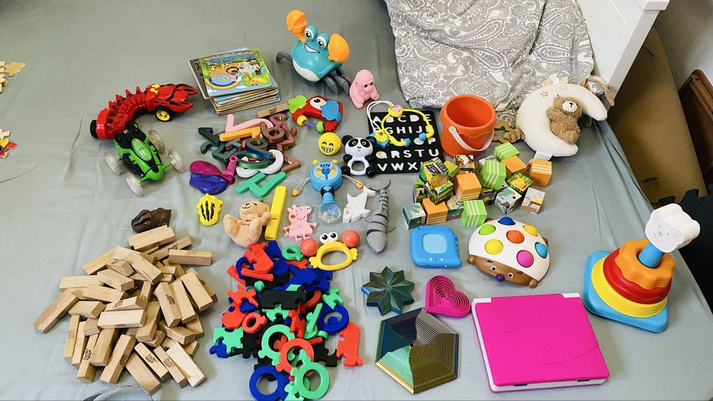 Lot mare de jucării