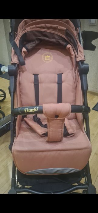 Продам детскую прогулочную коляску