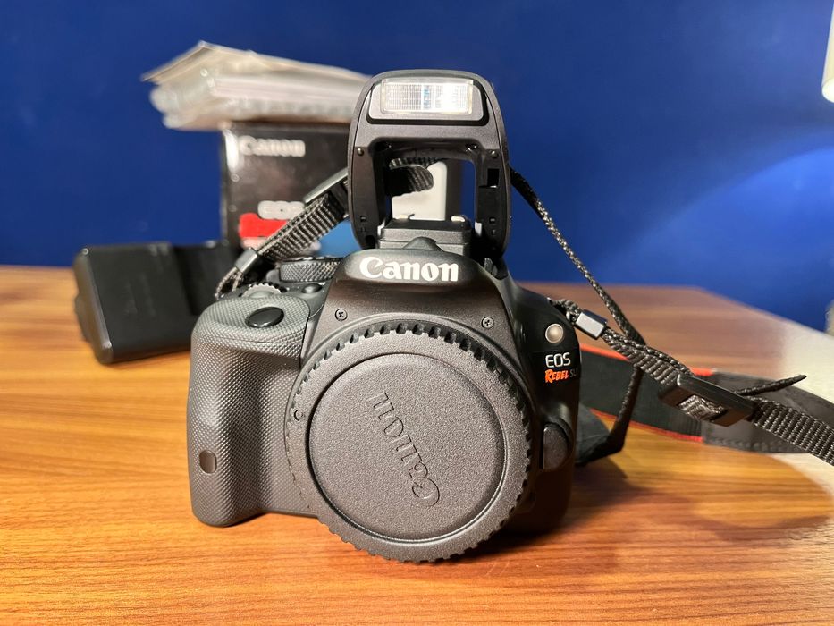 Canon EOS 100D impecabil