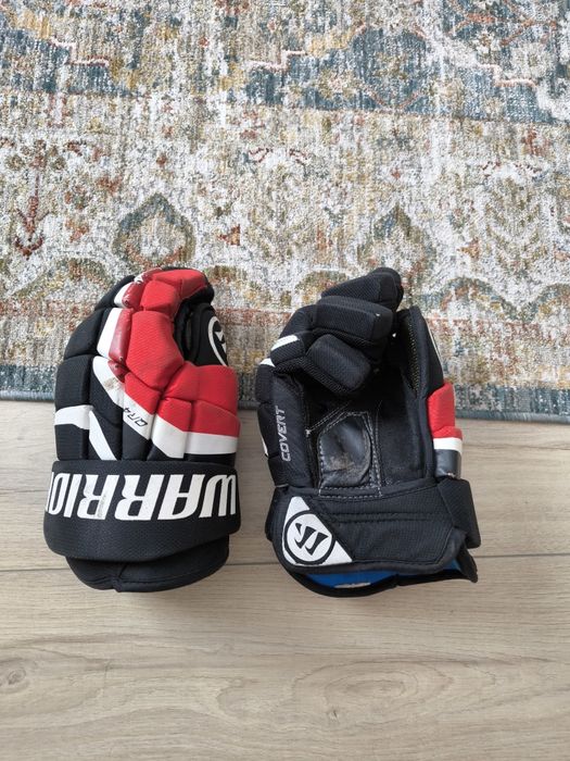 Перчатки хоккейные