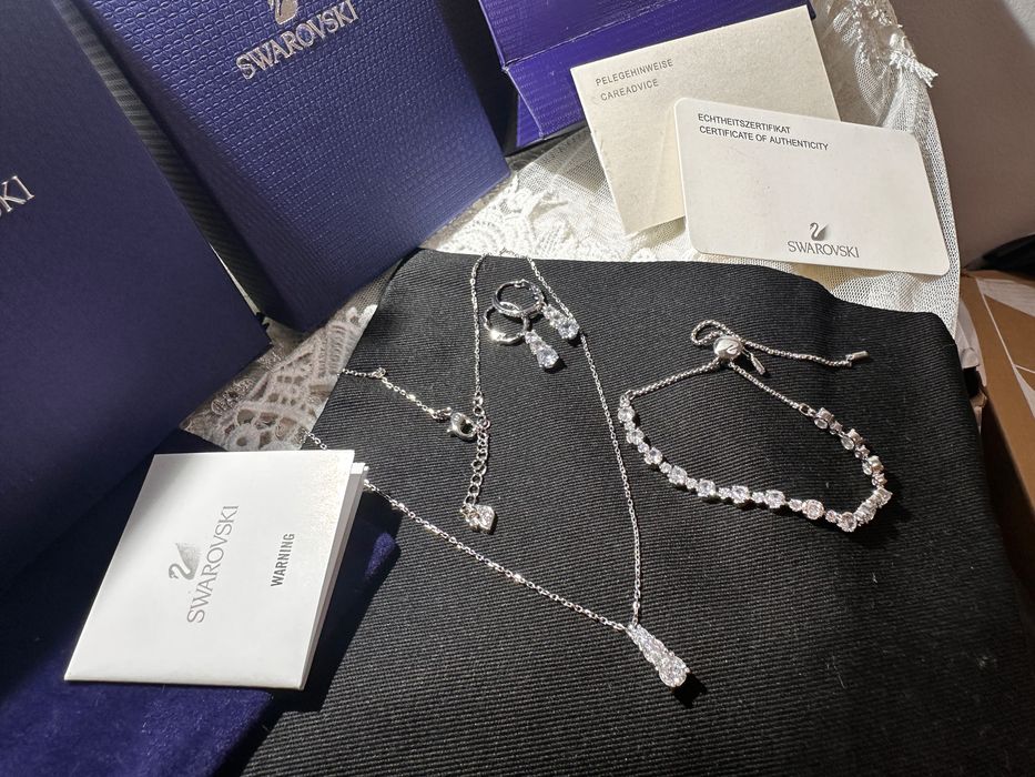 Set Swarovski Stilla attract colier, brățară si cercei