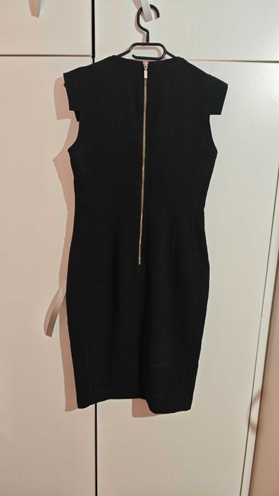 Черна рокля по тялото М размер