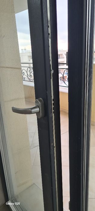 Дограма REHAU (еркерна врата  с прозорец