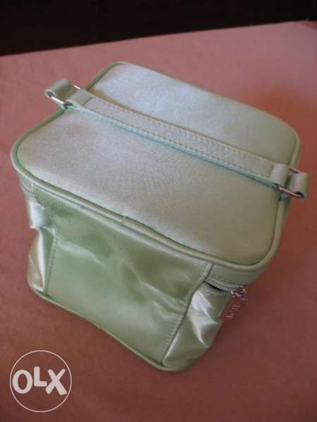 Нова чантичка за козметика и други полезни неща