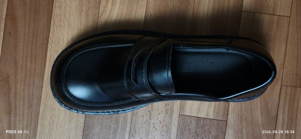Продам лоферы женские новые