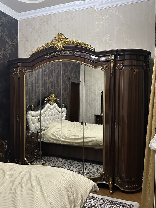 Мебел коричневый из Беллоруссия.