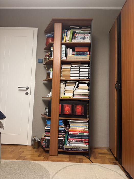 Vind biblioteca din 4corpuri furnir de cires in stare foarte buna