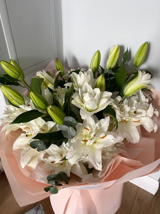 Цветы лилия красивый букет