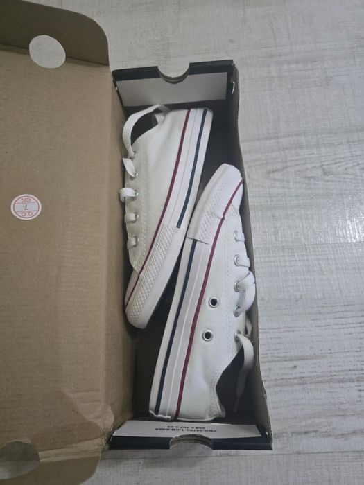 Adidasi Converse