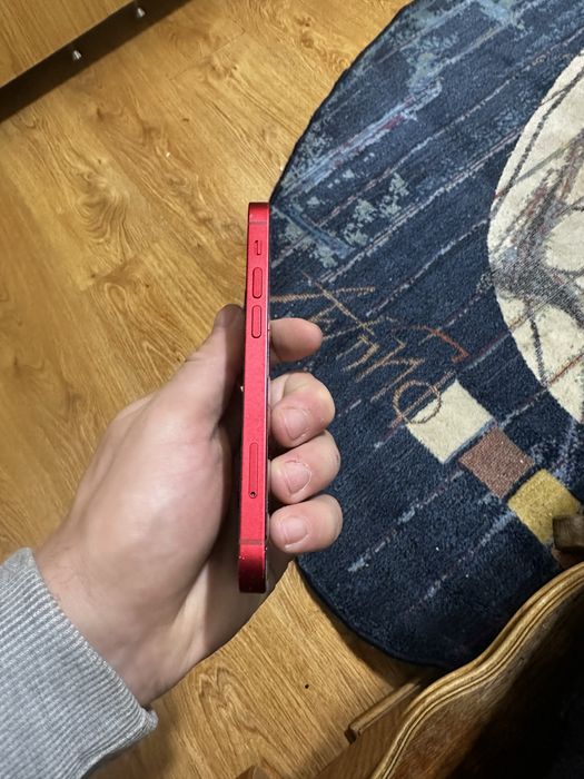 Iphone 13 mini, necesita doar ecranul schimbat