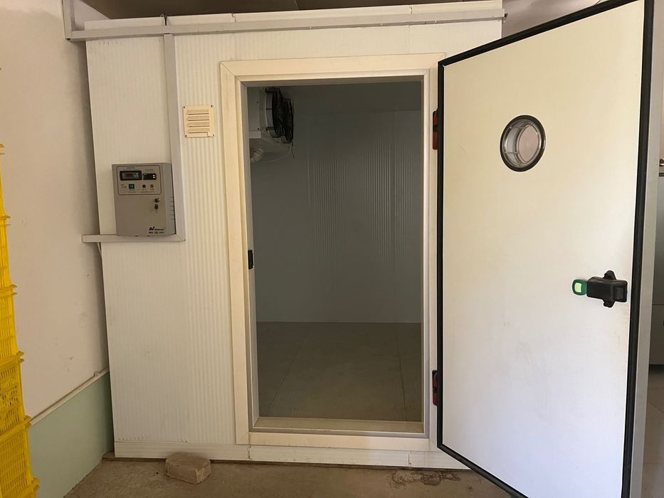 Промышленный морозилка