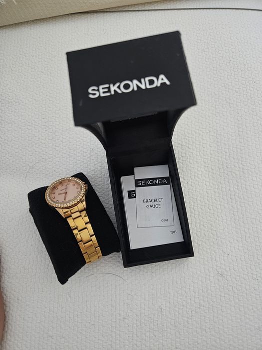 Ceas Sekonda nou,in cutie