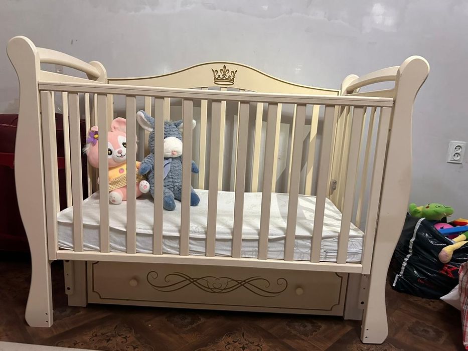 Манеж детский с маятником
