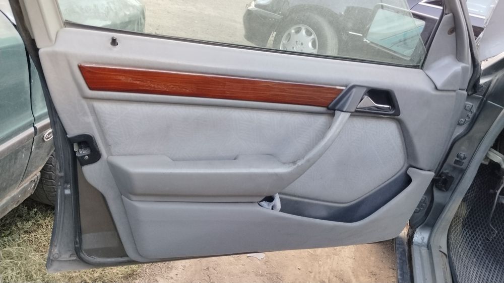 Салон на Mercedes Benz w124