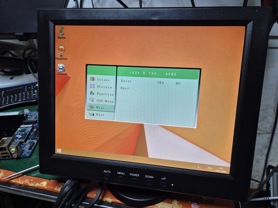 Монитор 12" (1024x768,VGA,черный)